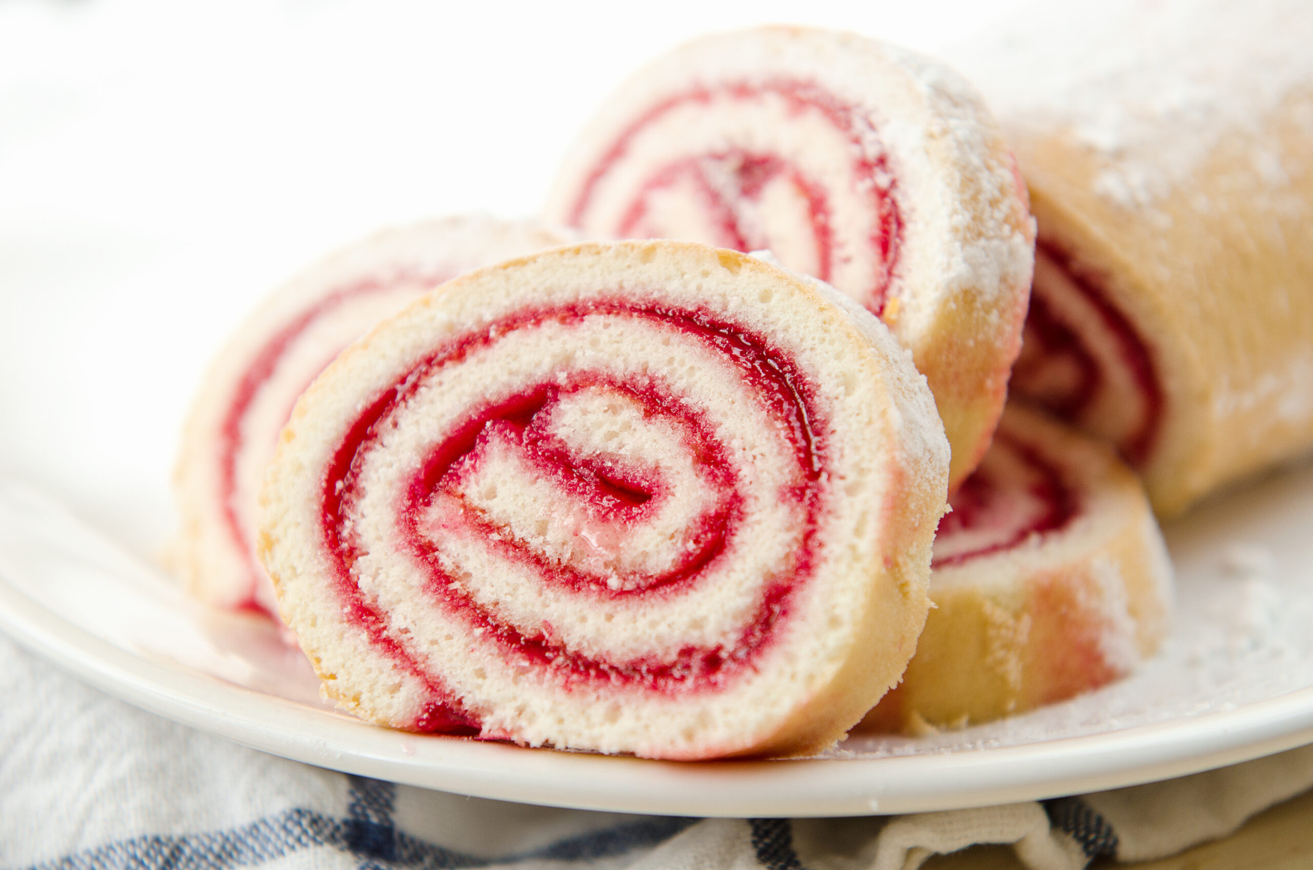 Recipe : Rolled Cake with Raspberry Jam
